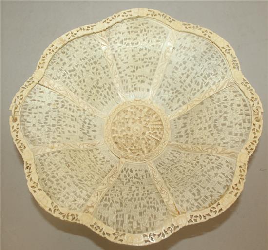 A Chinese export ivory twin handled basket, late 19th century, 21.5cm